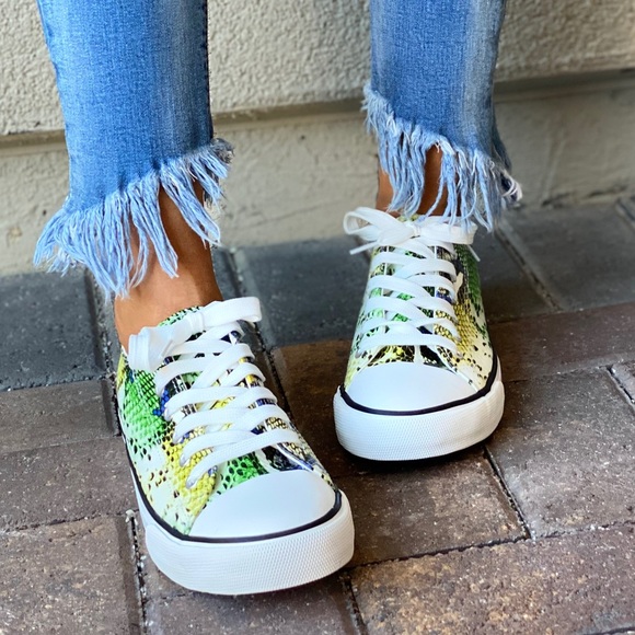 Leopard Snake Print Low Cut Lace Up Era Sneakers - Picture 4 of 15